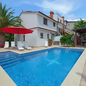 https://villa-kascuni.in-istria.net